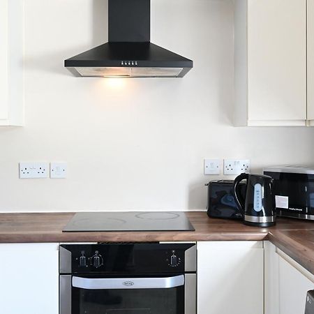 Sleek And Stylish 3 Bed In Bolton - Garden - Parking Villa Exterior photo