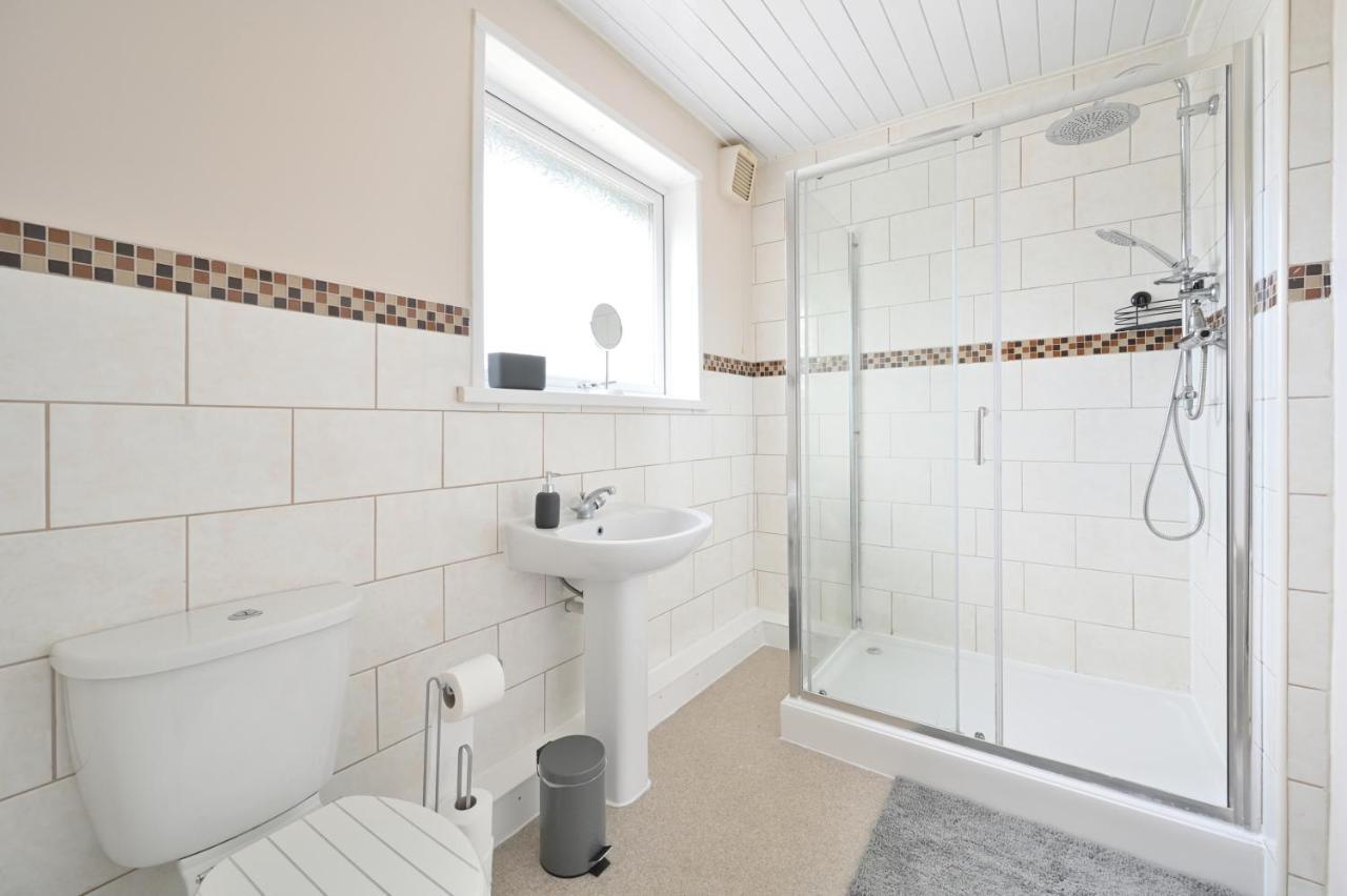Sleek And Stylish 3 Bed In Bolton - Garden - Parking Villa Exterior photo