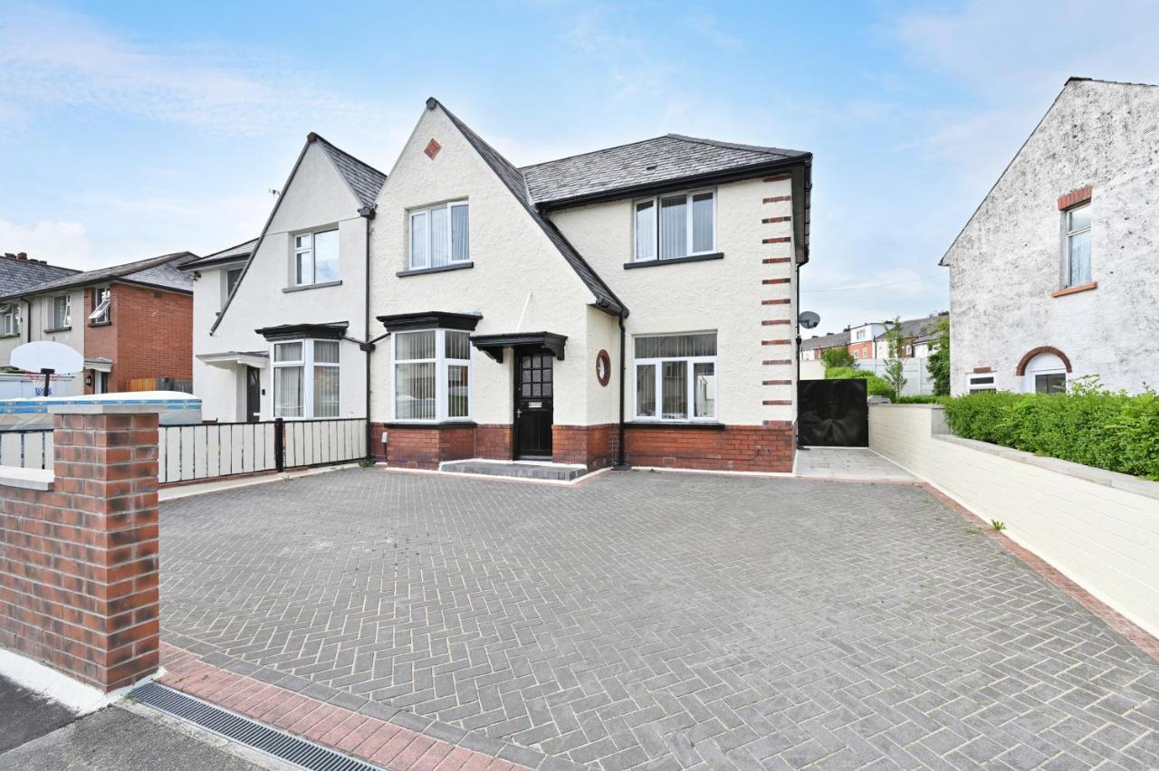 Sleek And Stylish 3 Bed In Bolton - Garden - Parking Villa Exterior photo