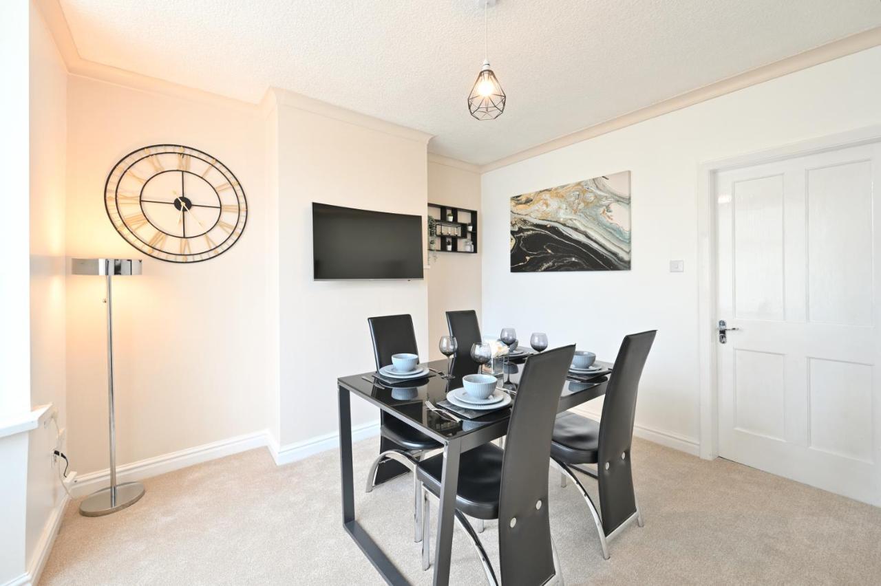 Sleek And Stylish 3 Bed In Bolton - Garden - Parking Villa Exterior photo