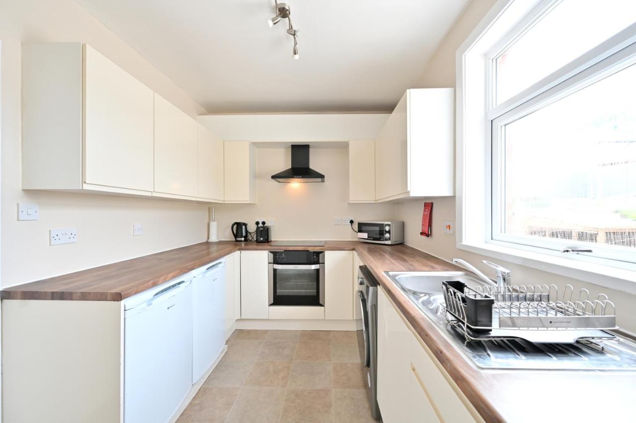 Sleek And Stylish 3 Bed In Bolton - Garden - Parking Villa Exterior photo