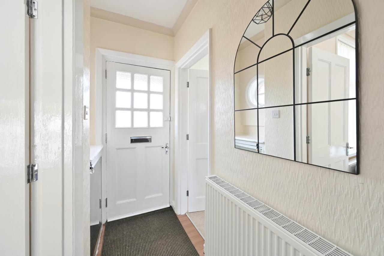Sleek And Stylish 3 Bed In Bolton - Garden - Parking Villa Exterior photo